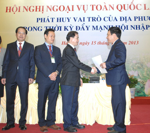 ໄຂກອງປະຊຸມກ່ຽວກັບການພົວພັນກັບຕ່າງປະເທດທົ່ວປະເທດຄັ້ງທີ17